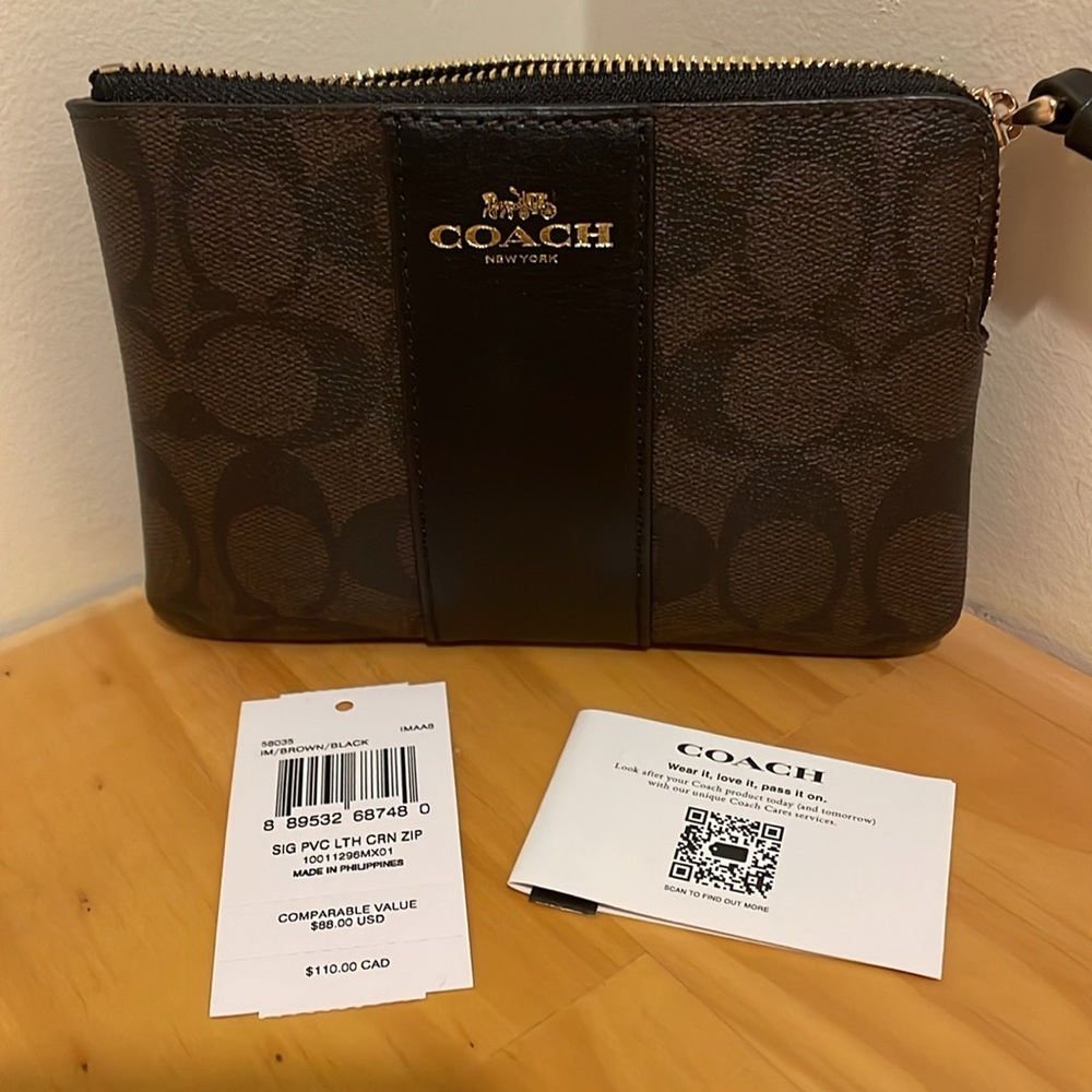 COACH SIGNATURE PVC LEATHER CORNER ZIP WRISTLET - Picture 3 of 3